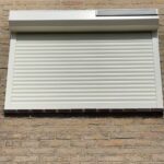 Rolety odporne na wiatr w Holandii – czy Twoje okna przetrwają sztorm?